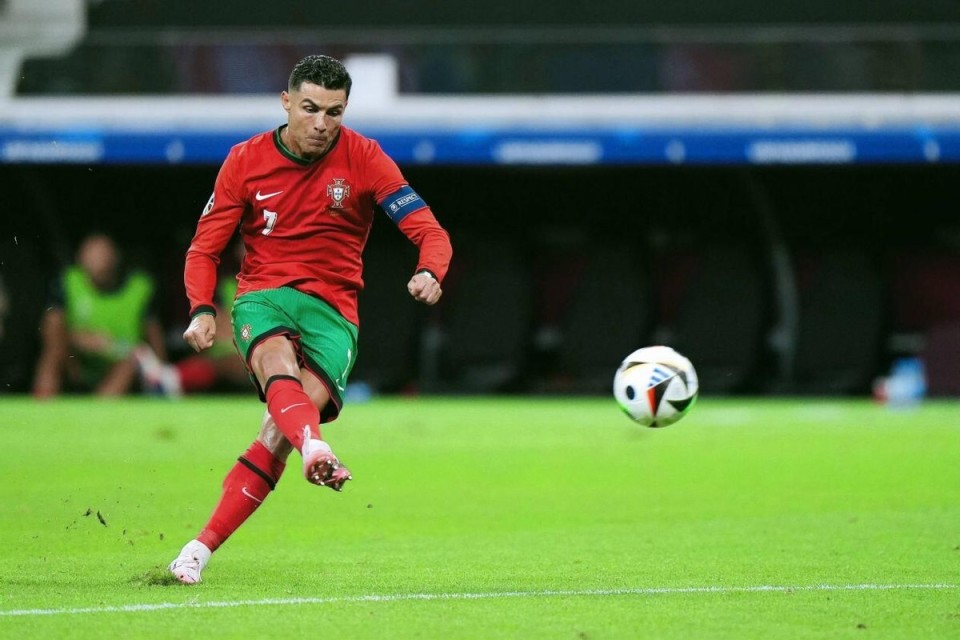 篮球篮网训练场出现意外，球员手指受伤