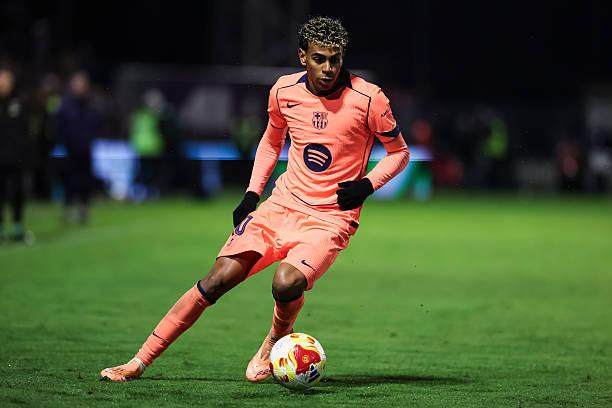 姆巴佩双响+库尔图瓦神扑！皇马客场群星闪耀，多名主力带伤出战